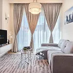 Cozy & Modern 1 Bedroom Apartment In Downtown Dubai, Hosted By Desert City Stays