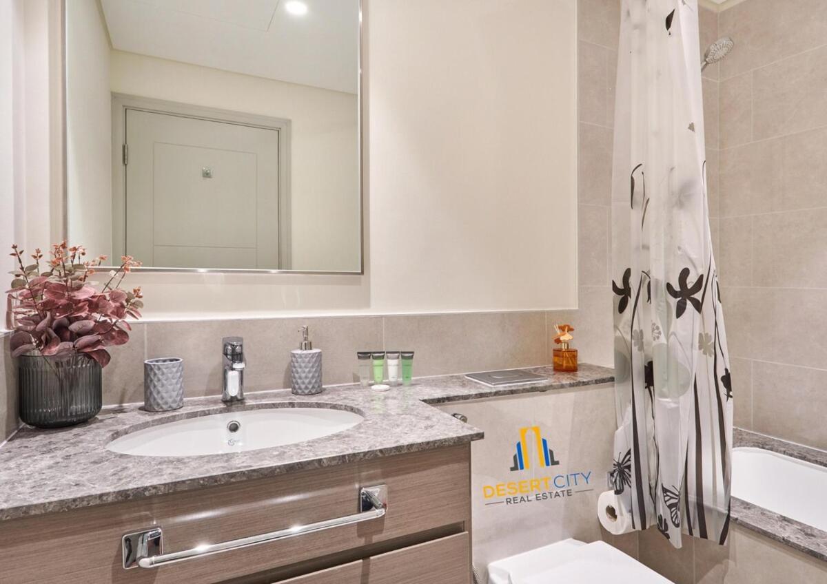 Cozy & Modern 1 Bedroom In Downtown Dubai, Hosted By Desert Dubai